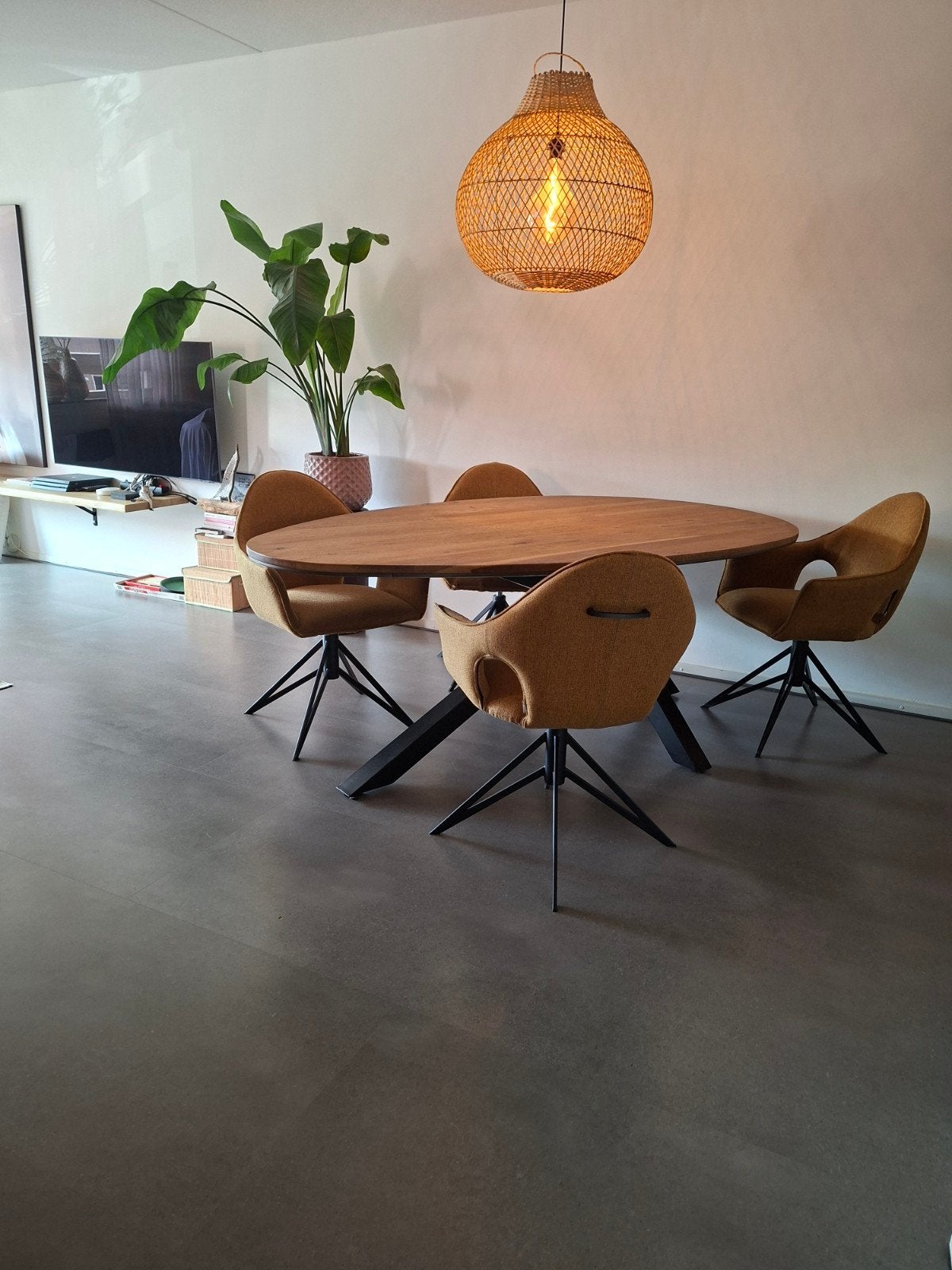 hardhouten eettafel met 4 draaifauteuils., Huis en Inrichting, Ophalen, 200 cm of meer, 50 tot 100 cm, Zo goed als nieuw
