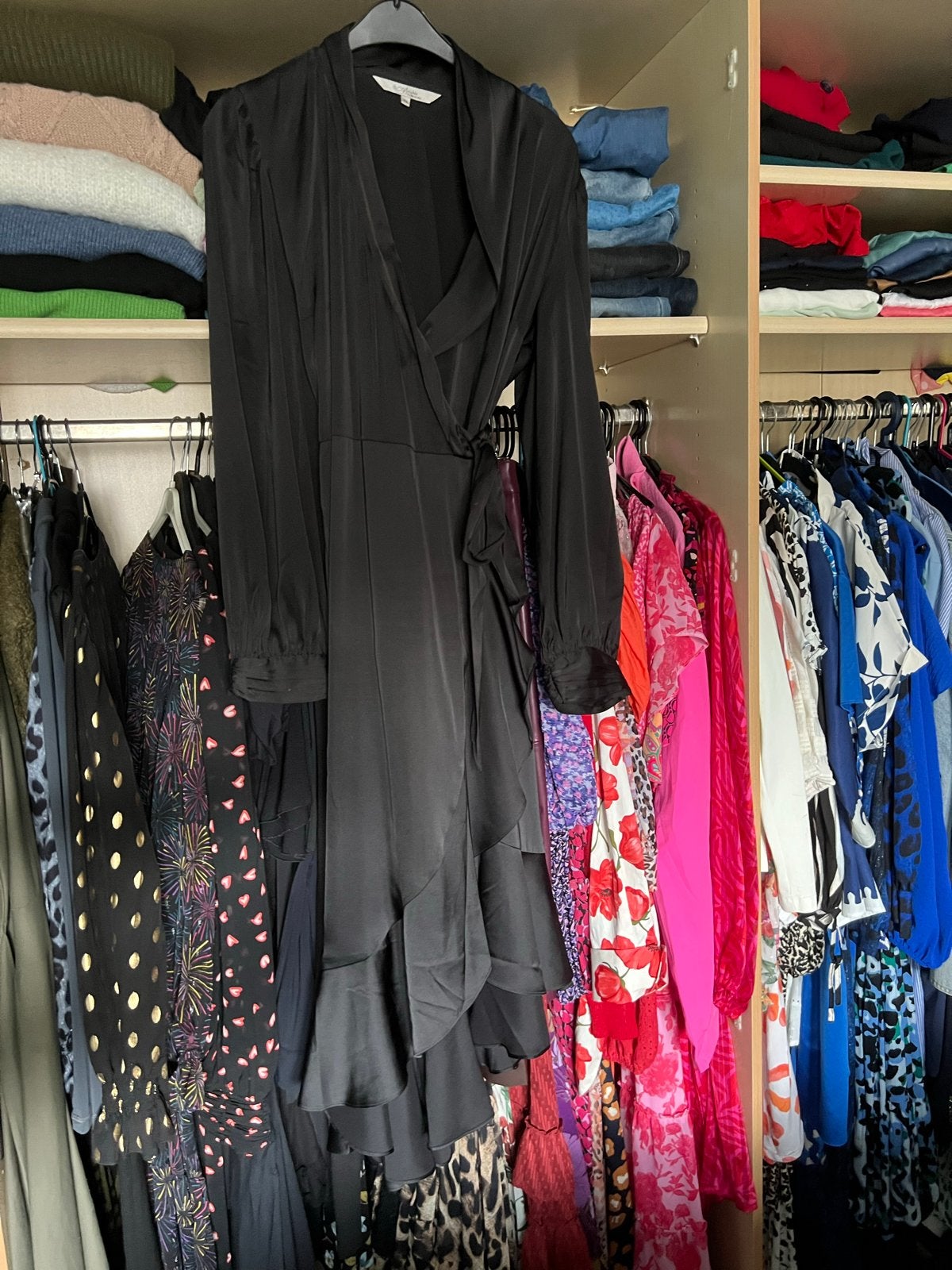 Mooie zwarte jurk  mt 42 van Miljuschka in nieuwstaat, Kleding | Dames, Ophalen of Verzenden, Zo goed als nieuw, Maat 42/44 (L)