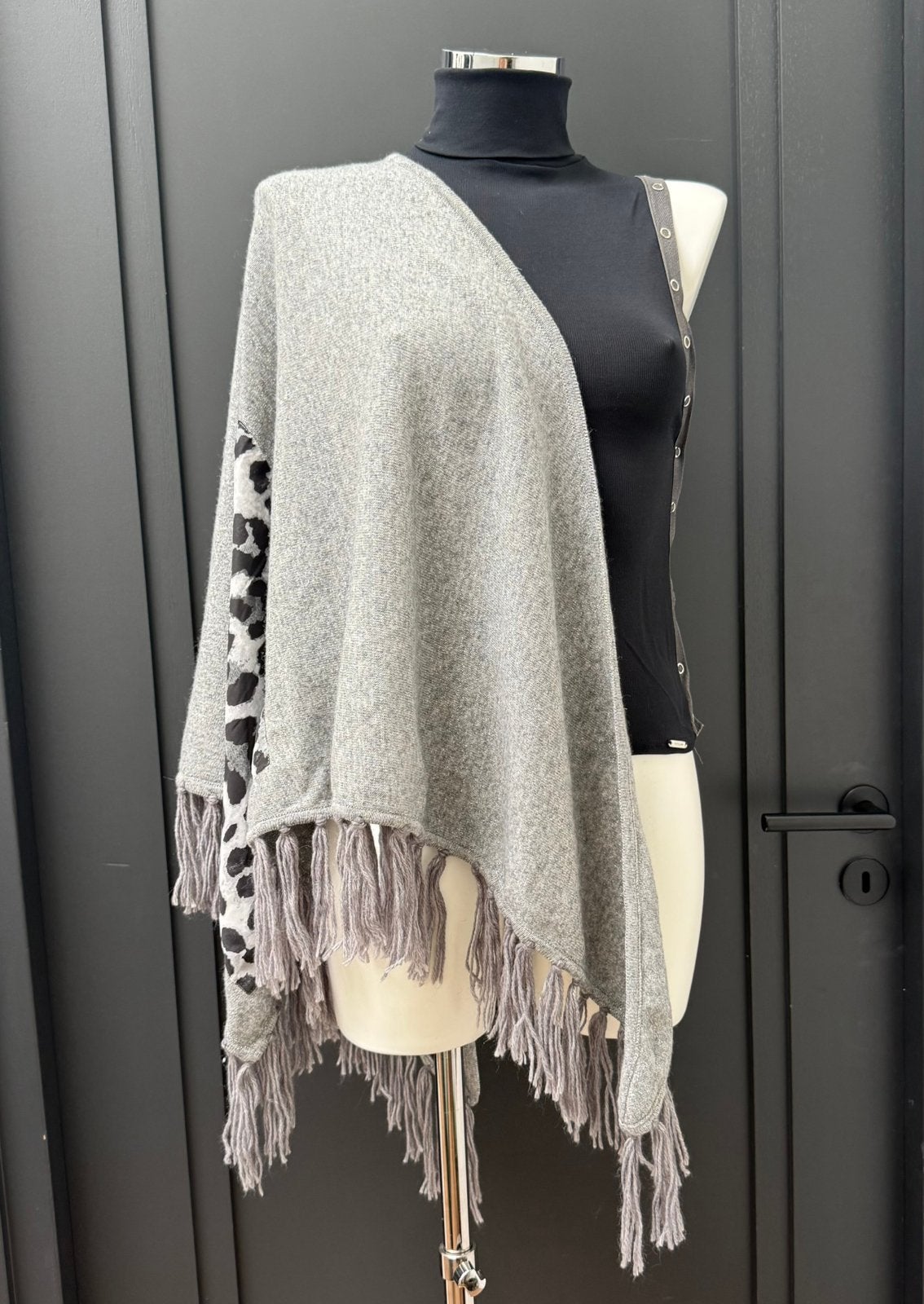 Much Gusto kasjmier & wol mix grijze sjaal / omslagdoek, Kleding | Dames, Mutsen, Sjaals en Handschoenen, Ophalen of Verzenden
