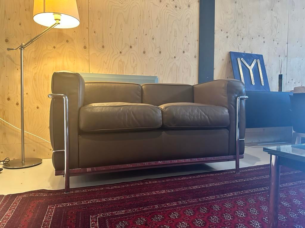 Cassina LC2 tweezitsbank in bruin leer, 150 tot 200 cm, Tweepersoons, Ophalen of Verzenden, Zo goed als nieuw