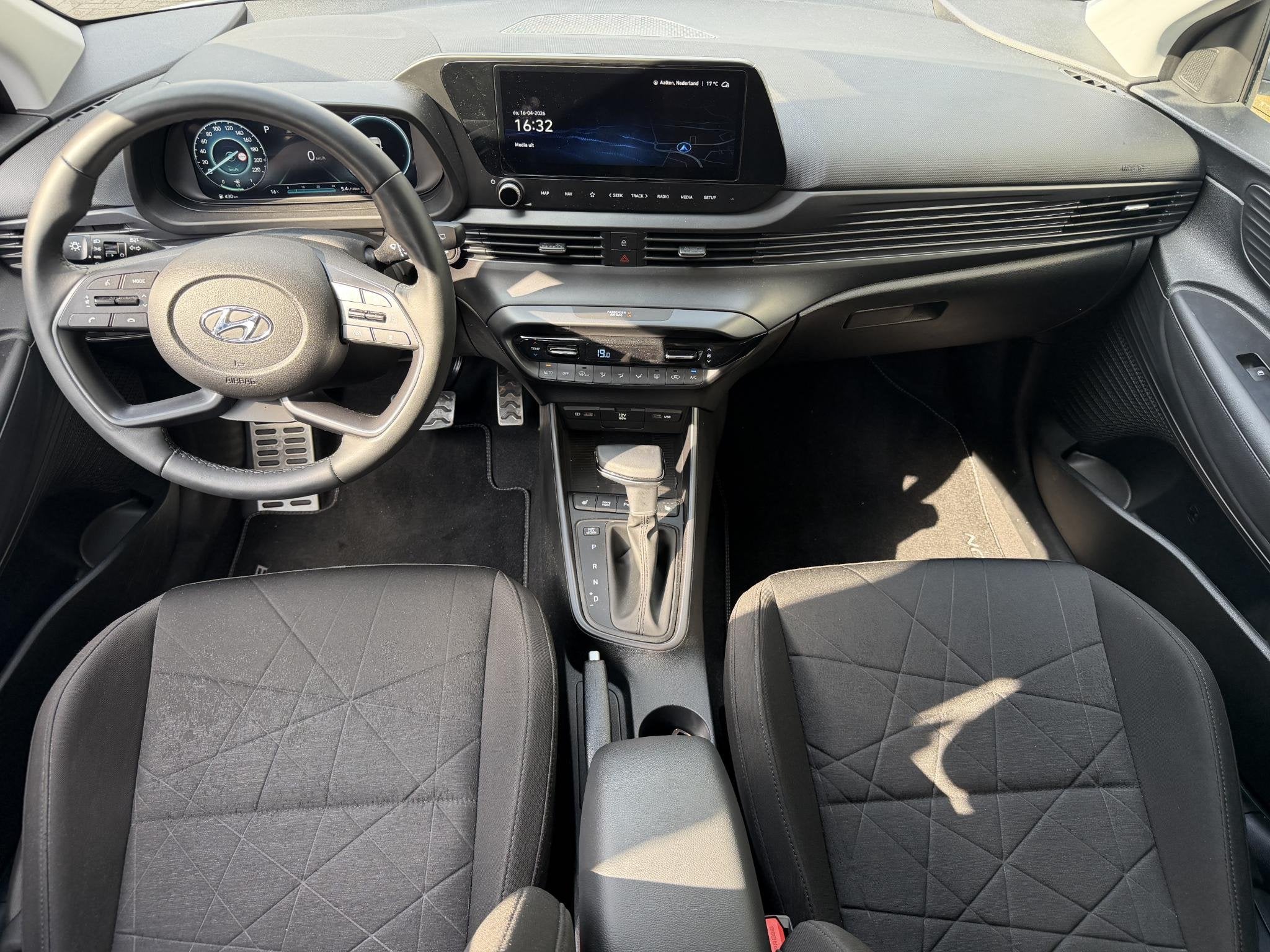 Hyundai Bayon 1.0 T-GDI Premium / Automaat / Stuurverwarming, Auto's, Gebruikt, Euro 6, Origineel Nederlands, Hybride Elektrisch/Benzine