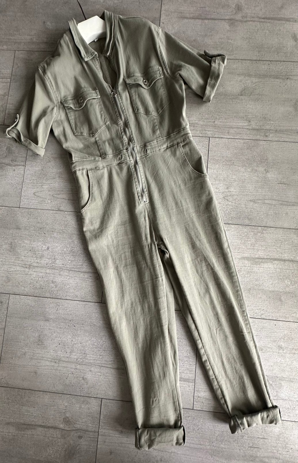 Jeans jumpsuit , licht leger groen, met stretch , 38/40, Kleding | Dames, Ophalen of Verzenden, Zo goed als nieuw, Maat 38/40 (M)