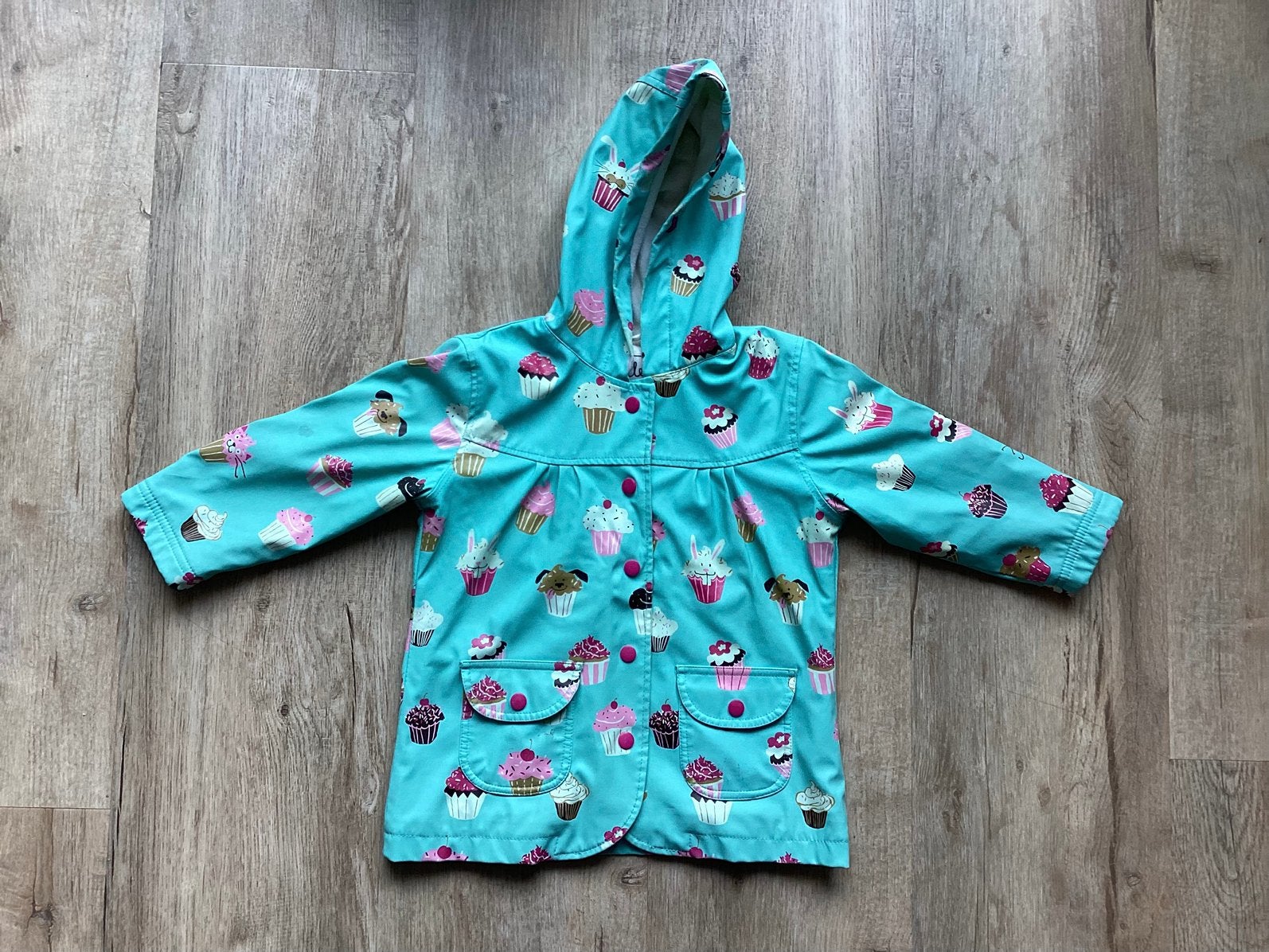 Hatley zomer/regenjas met cupcakes (98), Ophalen of Verzenden, Gebruikt, Meisje, Jas