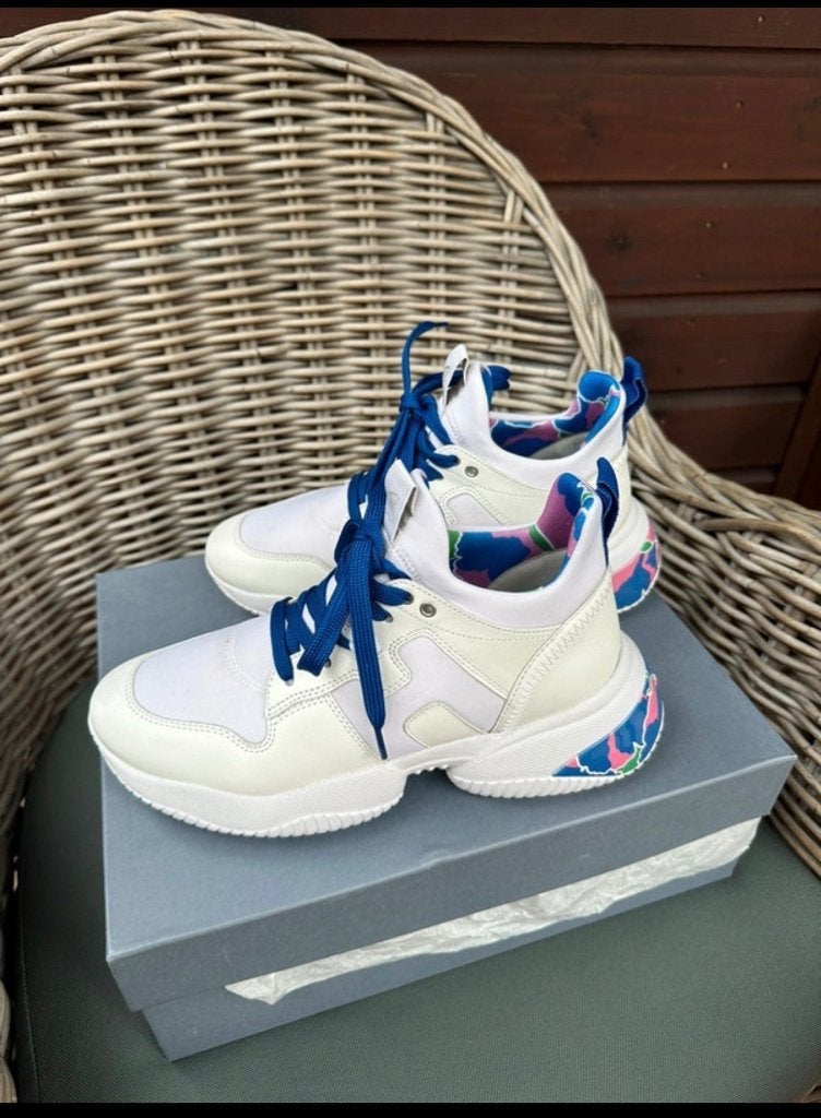 Hogan sneakers maat 38, Kleding | Dames, Wit, Ophalen of Verzenden, Gedragen, Sneakers of Gympen