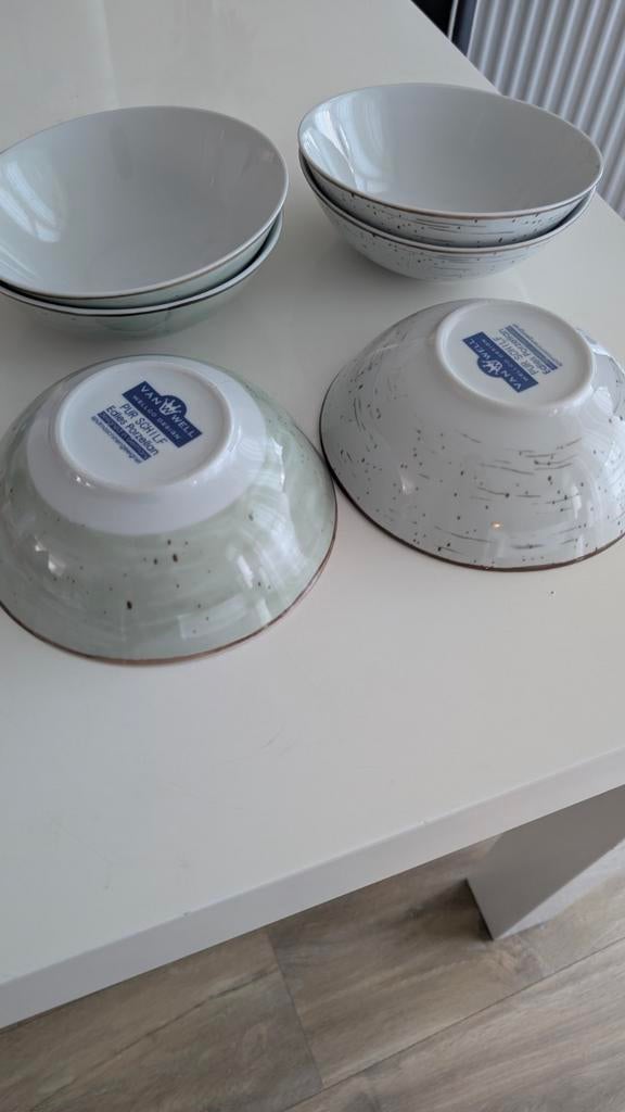 Servies set: 12 borden en 6 kommen - Van Well, Ophalen, Keramiek, Zo goed als nieuw, Effen