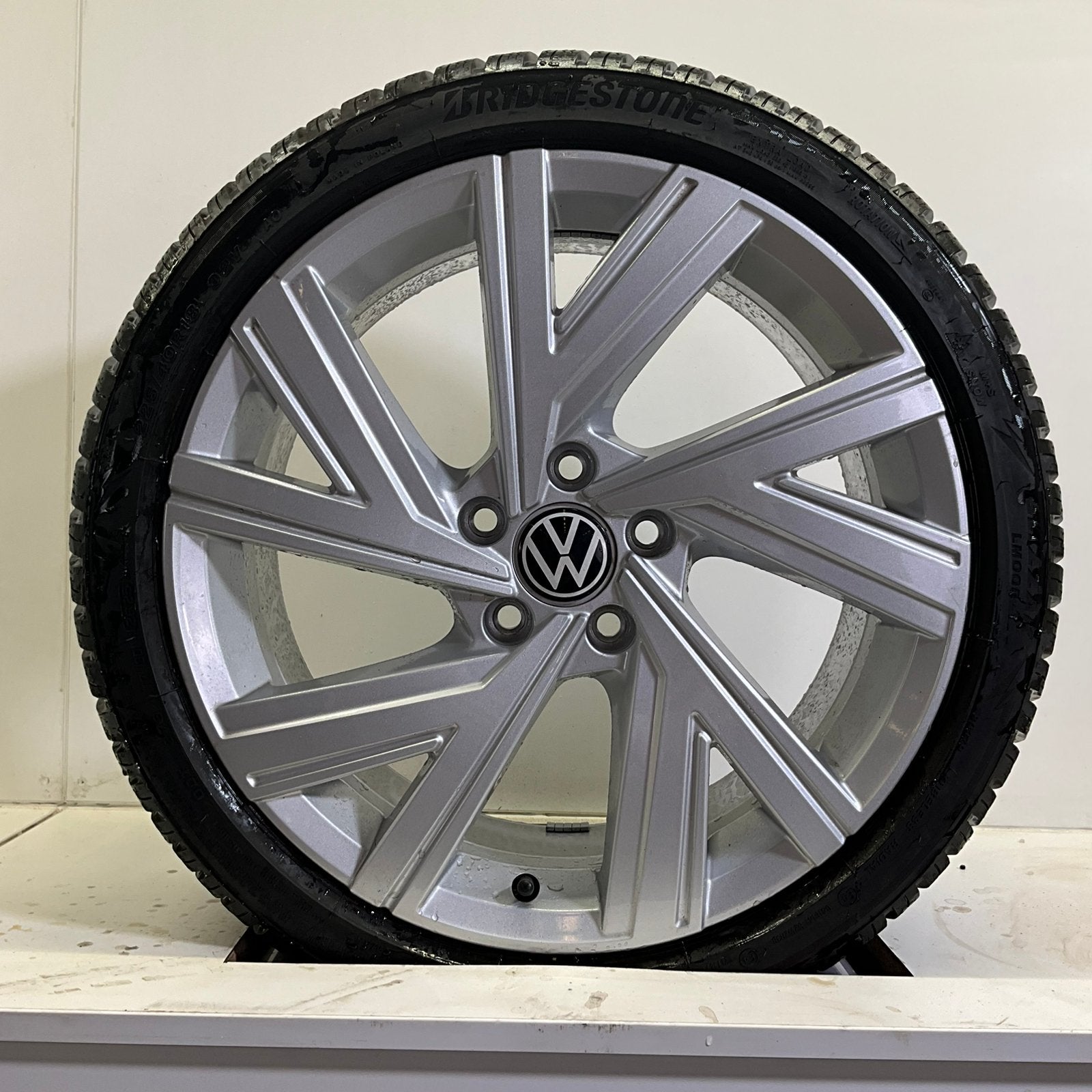 VOLKSWAGEN GOLF 8 VELGEN SET WINTERBANDEN 18 INCH, Ophalen, 18 inch, Gebruikt, Banden en Velgen
