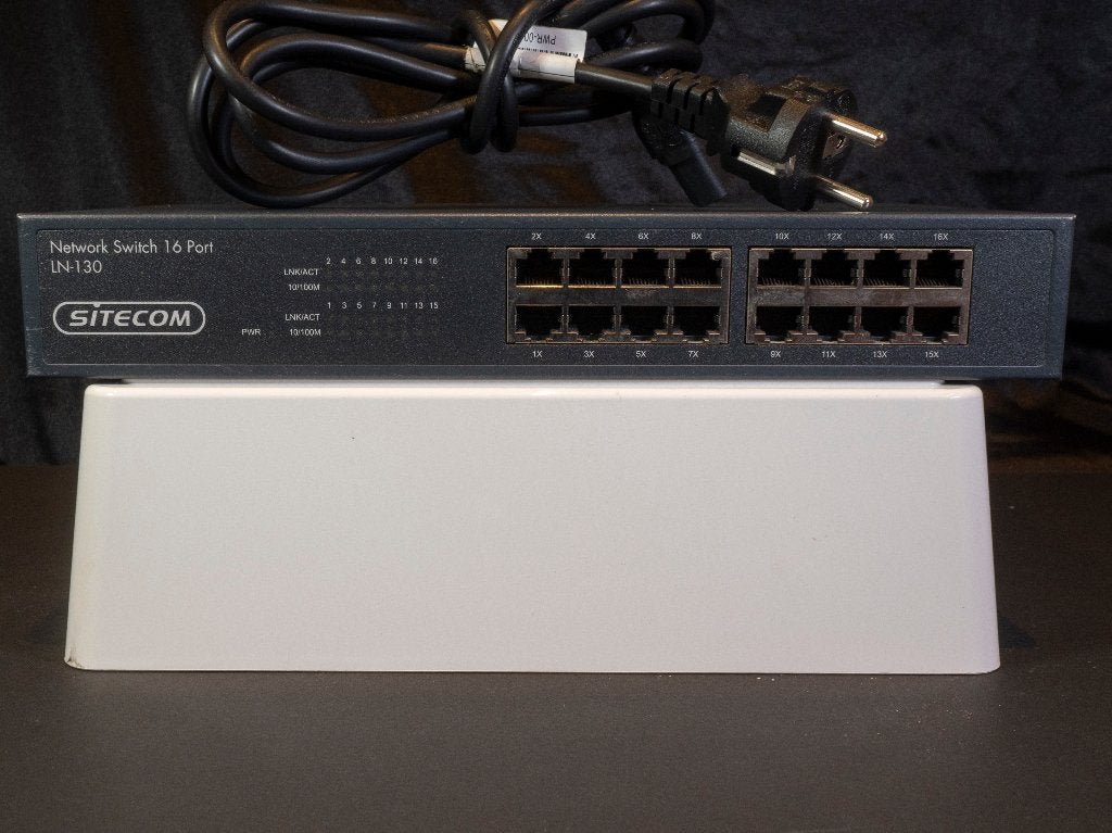Sitecom LN-130 – 16 poorts netwerk switch, Ophalen of Verzenden, Gebruikt