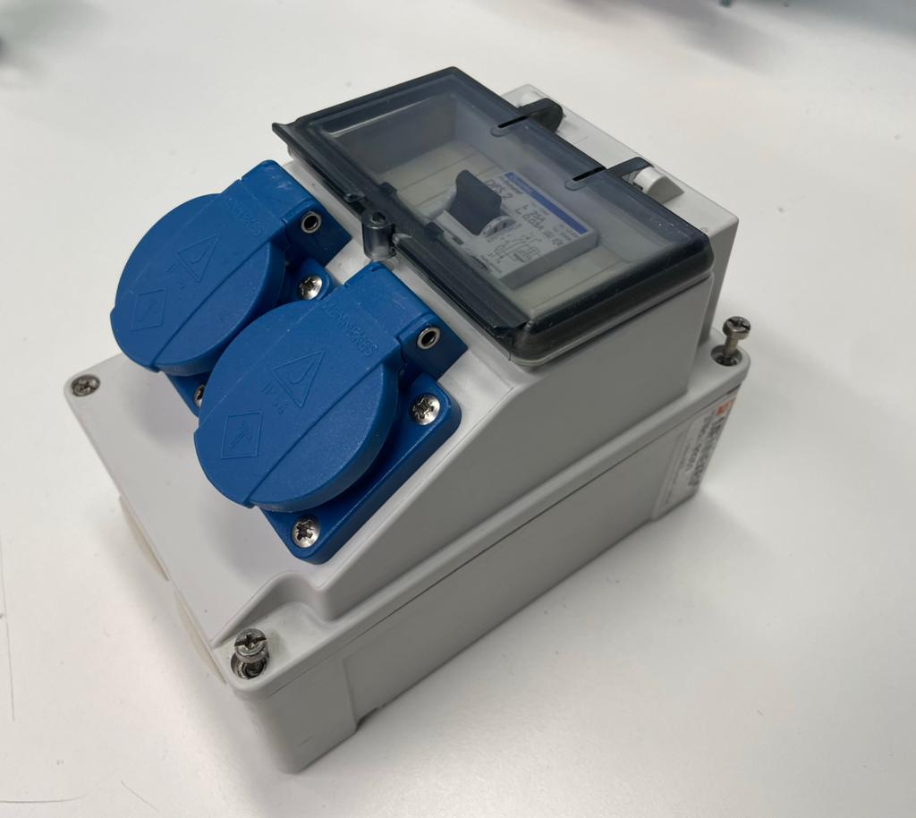 Mennekes wandcontactdoos wandverdeler aardlekautomaat, Hobby en Vrije tijd, Elektronica-componenten, Ophalen of Verzenden, Zo goed als nieuw