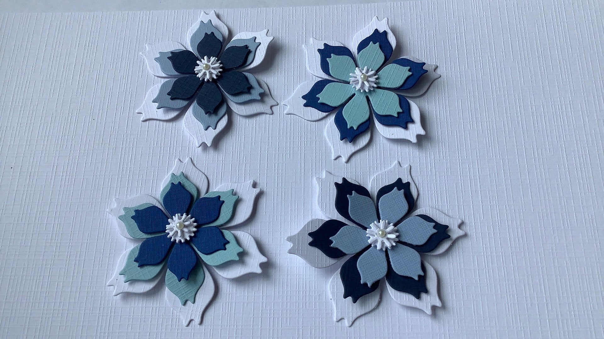 Stansjes bloemen zijn geplakt nr 559, Ophalen of Verzenden, Overige thema's, Overige typen