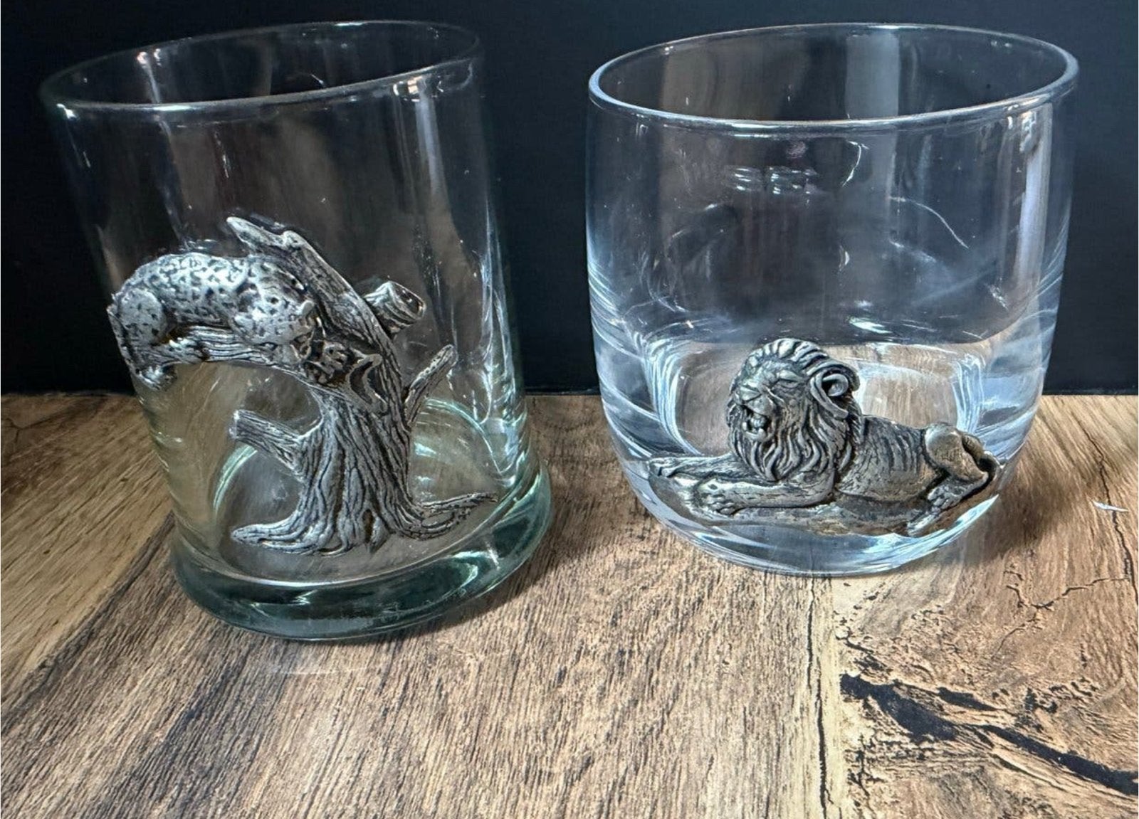 Twee whisky glazen met dierenfiguren (leeuw en luipaard), Ophalen of Verzenden, Zo goed als nieuw, Overige typen