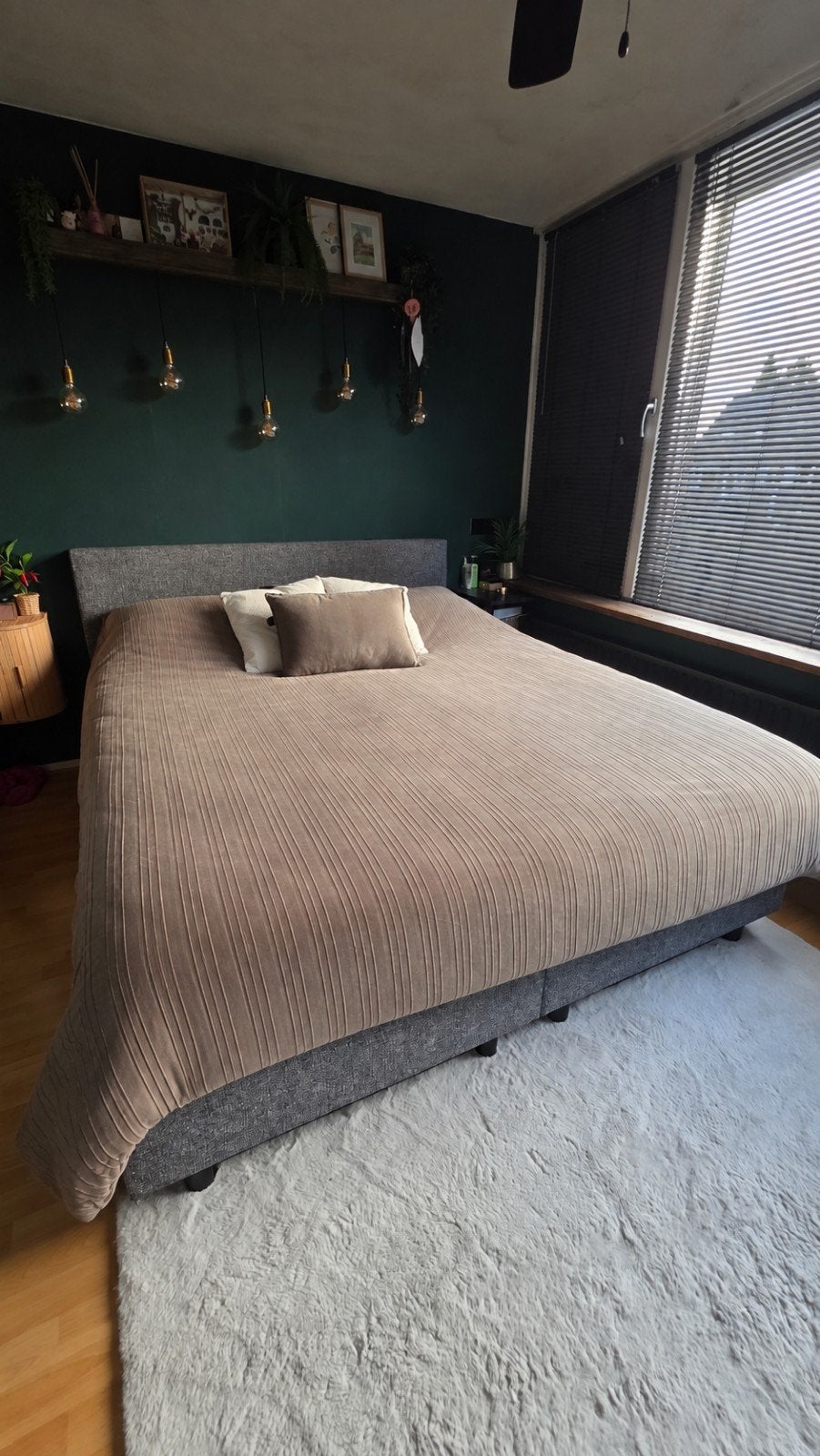 Grijze boxspring,  180x210 met 2 matrassen en topper, Huis en Inrichting, Ophalen, Gebruikt, 210 cm, Tweepersoons
