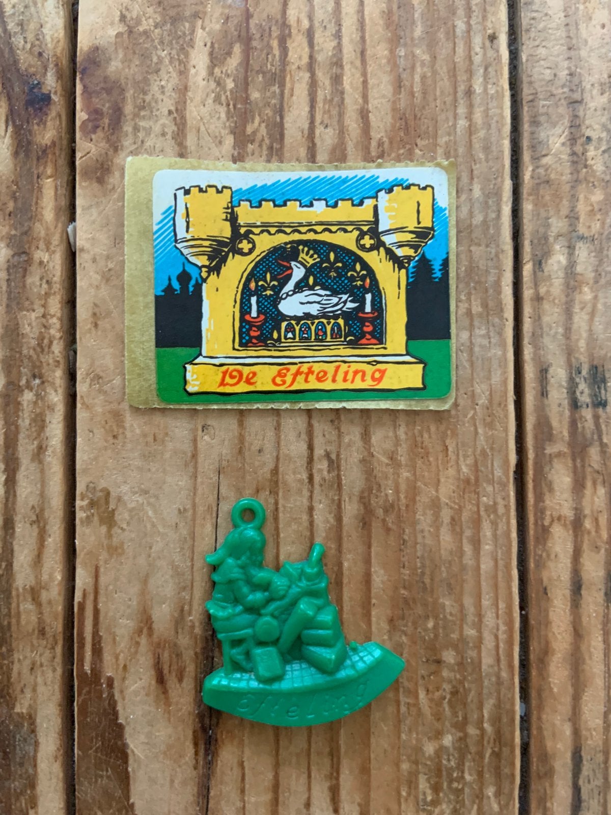 Oude ? Verassingsei efteling gans en kip figuurtje + sticker, Verzamelen, Efteling, Ophalen of Verzenden, Zo goed als nieuw, Beeldje of Poppetje