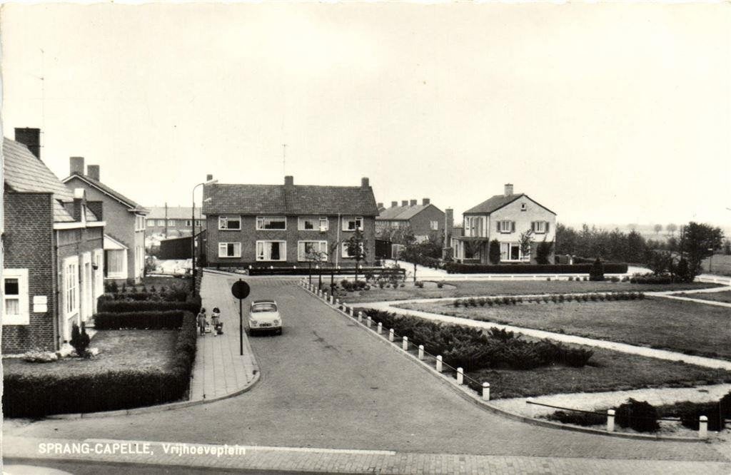 Sprang-Capelle, Vrijhoeveplein - kinderen Fiat 500 - ongelop, Ophalen of Verzenden, 1960 tot 1980, Ongelopen, Zeeland