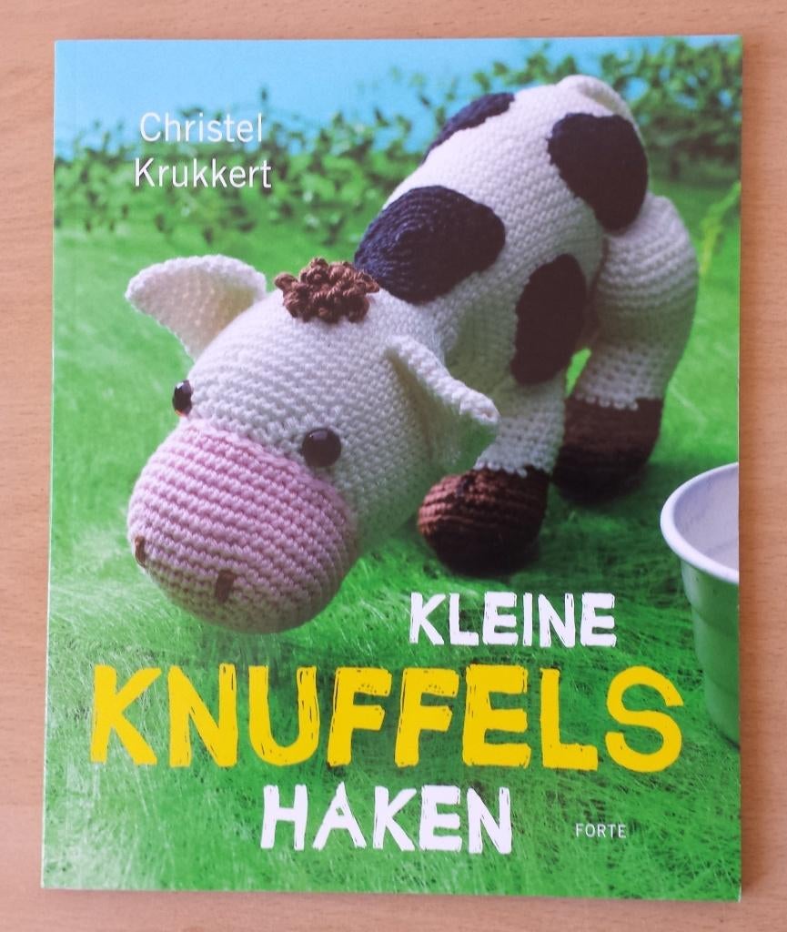 Kleine Knuffels Haken - Christel Krukkert - 2011, Gebruikt, Ophalen of Verzenden, Nvt, Patroon of Boek