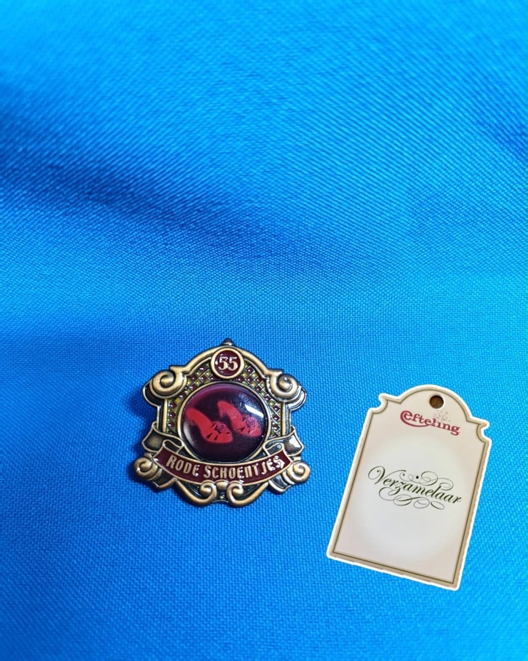 Efteling jubileum pin 55 jaar Rode Schoentjes, Ophalen of Verzenden, Nieuw, Button of Speldje