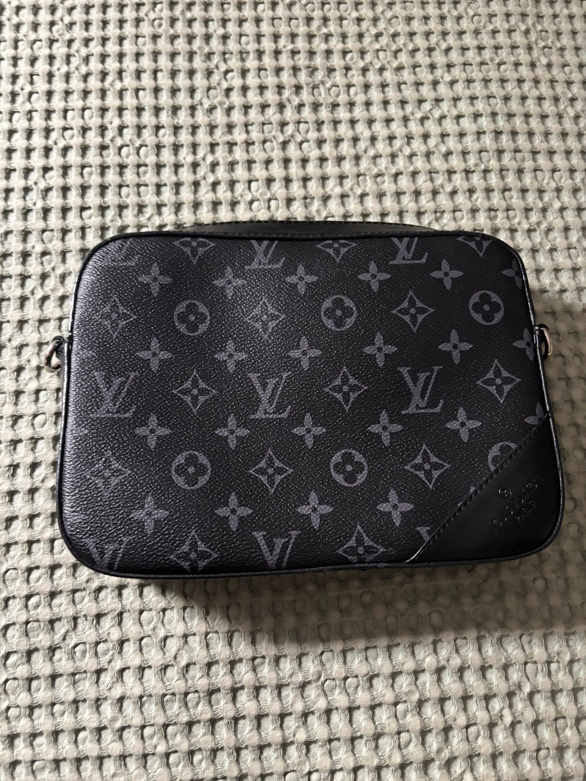 Louis Vuitton Pochette Voyage MM Monogram Eclipse, Sieraden, Tassen en Uiterlijk, Tassen | Damestassen, Zo goed als nieuw, Avondtasje