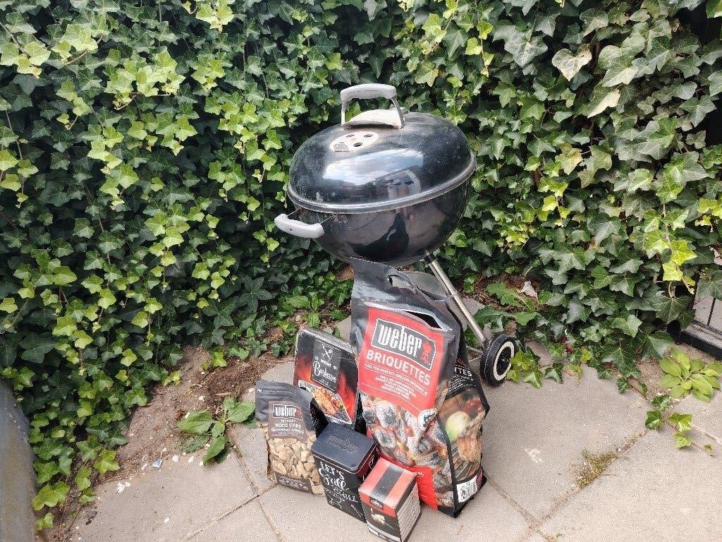 Weber 47cm Charcoal BBQ + Accessories, Ophalen, Gebruikt, Weber, Met accessoires