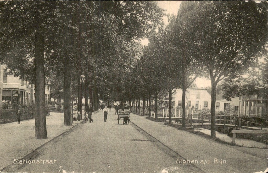 Alphen a/d. Rijn - Stationstraat - Straatzicht, Ophalen of Verzenden, Voor 1920, Gelopen, Zuid-Holland