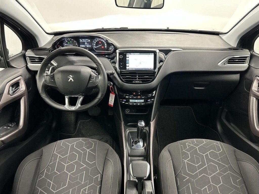 Peugeot 2008 1.2 PureTech Blue Lease Executive PANO TREKHAAK, Auto's, Euro 6, 1199 cc, Met garantie (alle), 82 pk