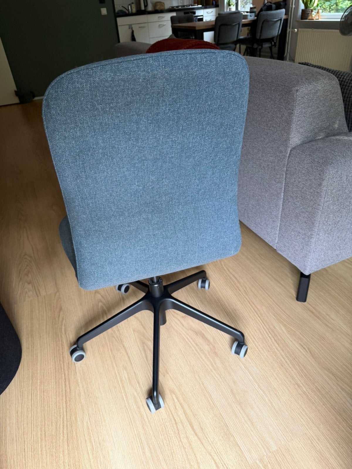 Ikea bureastoel Langfjall blauw met zwarte wielen, Ophalen, Blauw
