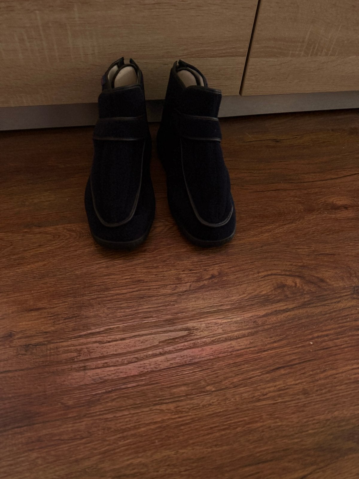 Comfortabele donkerblauwe verbandpantoffels, maat 43 44Zwart, Kleding | Heren, Ophalen, Zo goed als nieuw, Blauw, Pantoffels of Sloffen