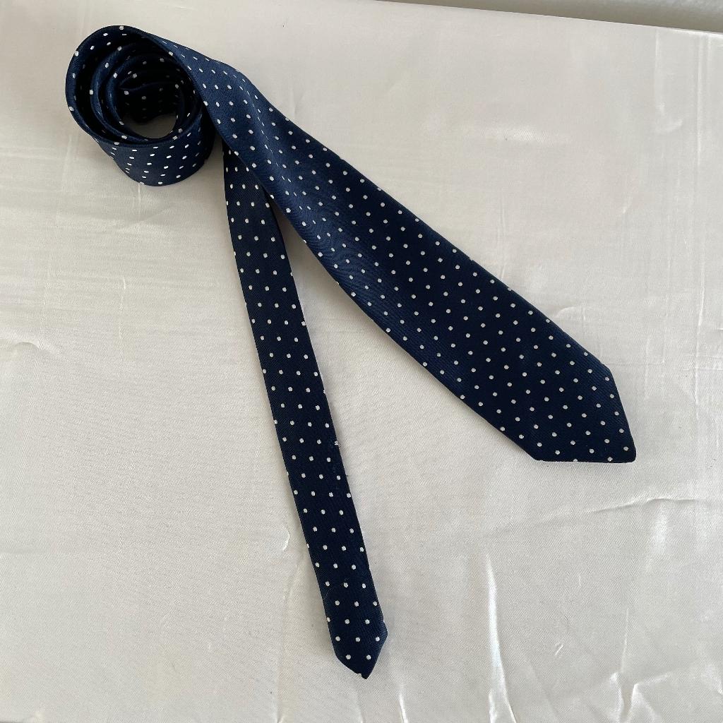 HEMA vintage stropdas donkerblauw met stippen – 7 cm breed, Hema, Blauw, Ophalen of Verzenden, Zo goed als nieuw