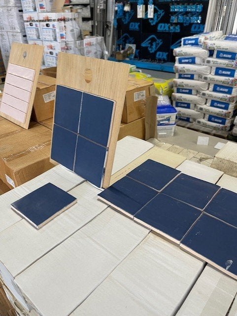 Wandtegel 13x13 Blauw Mat — Handgemaakte look | €29,95 p/m², Keramiek, Overige typen, Nieuw, Ophalen of Verzenden