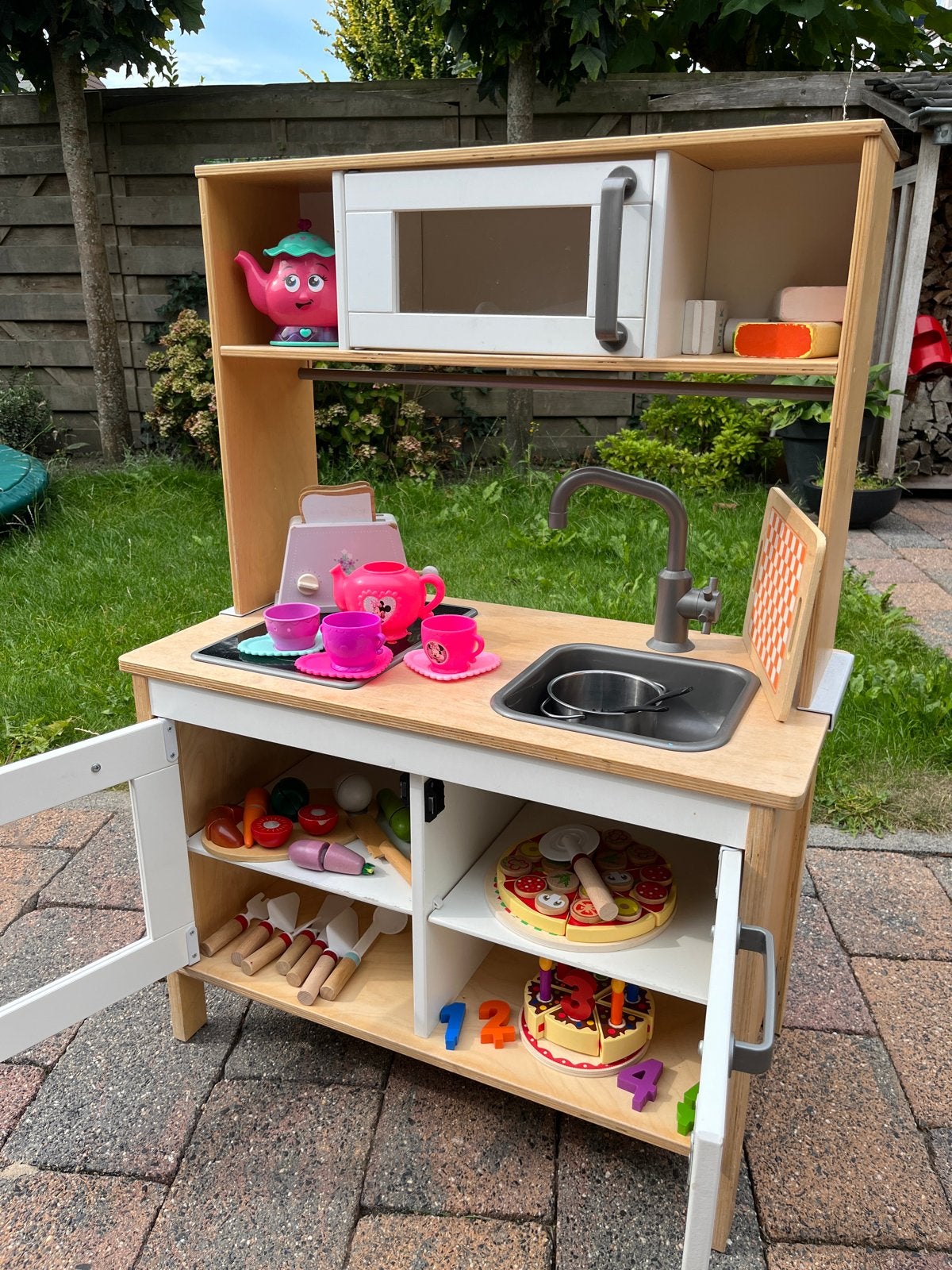 Houten speelkeuken IKEA met magnetron en veel accessoires, Kinderen en Baby's, Ophalen, Gebruikt, Hout, Speelkeuken