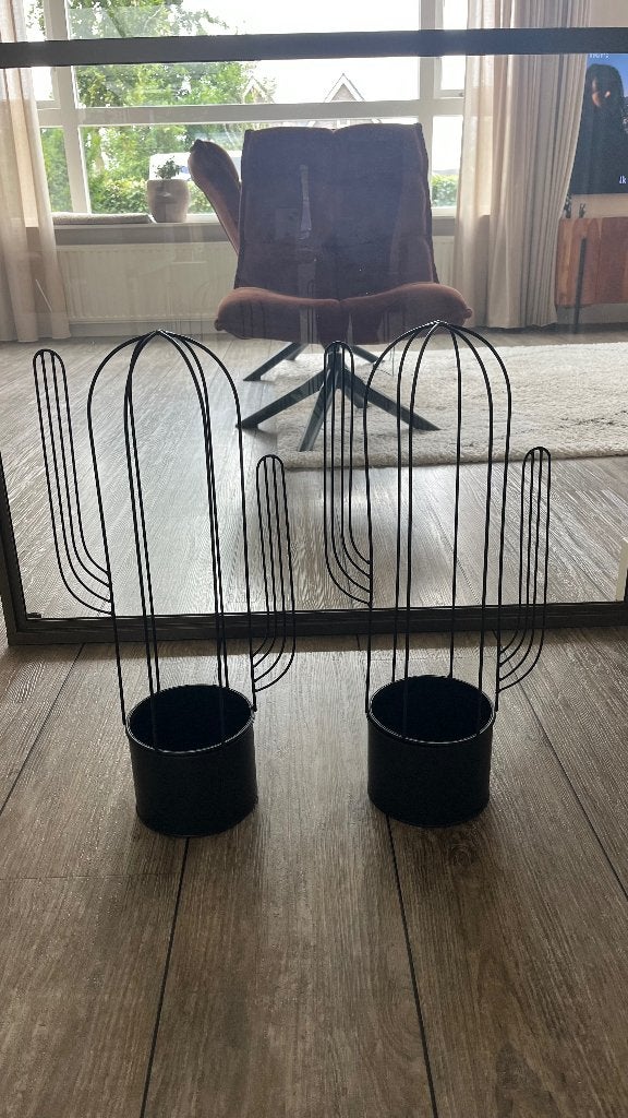 Set van 2 zwarte metalen cactus plantenhouders, Ophalen, Rond, Zo goed als nieuw, Metaal