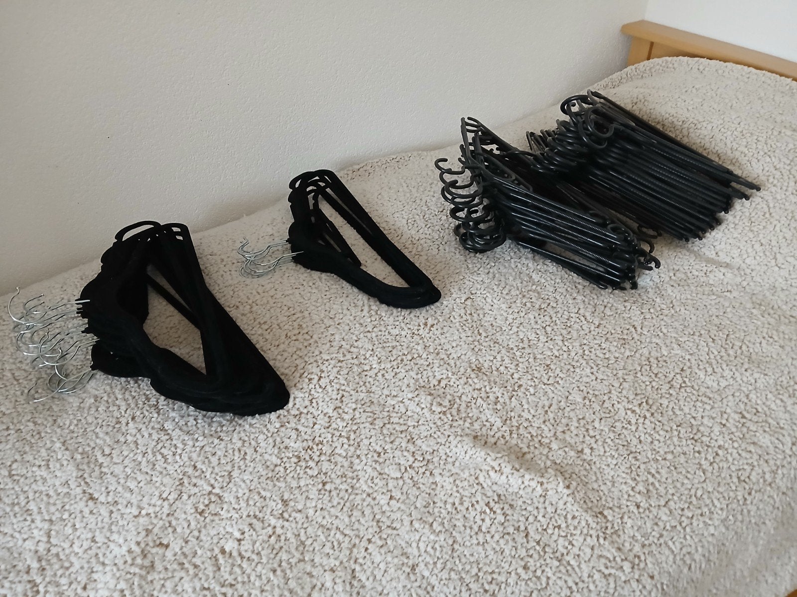 grote zak met nieuwe kledinghangers, Ophalen, Nieuw, Fluweel, Volwassenen