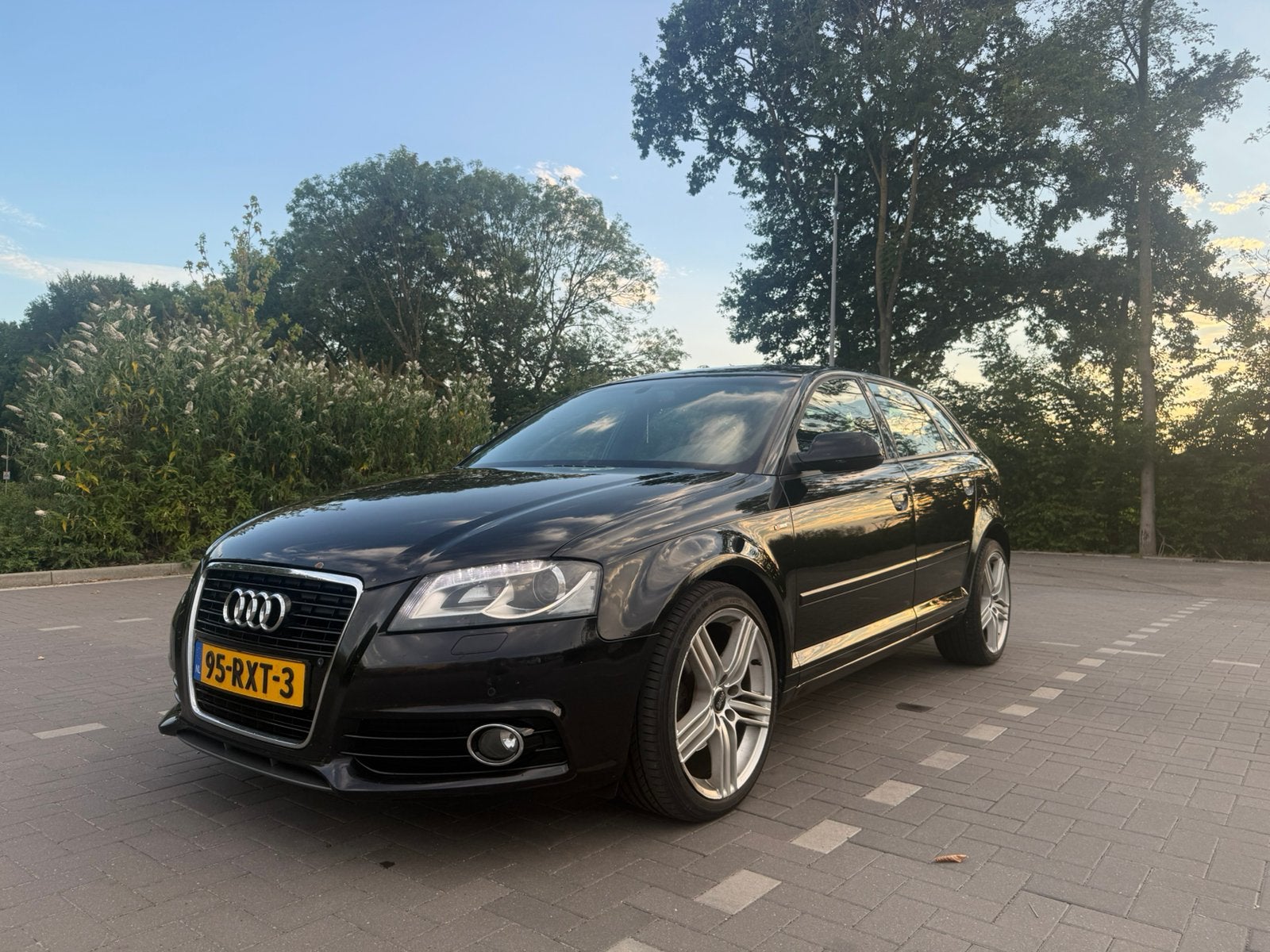 Audi A3 1.4 TFSI Sportback S-Line LEDER|BOSE|XENON|CARPLAY, 125 pk, 4 cilinders, Zwart, 1200 kg