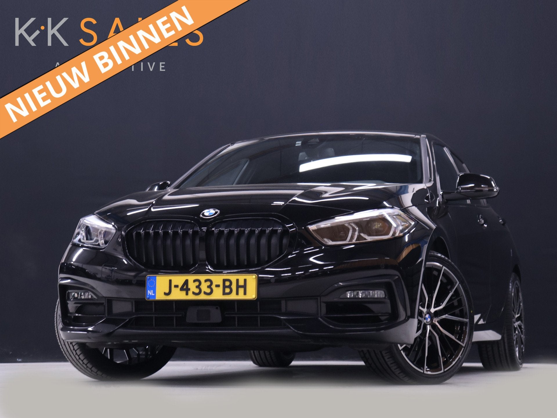 BMW 1-serie 118i Executive Edition [ADAPTIVE CRUISE, SPORT L, Auto's, Dealer onderhouden, Stof, Gebruikt, Zwart