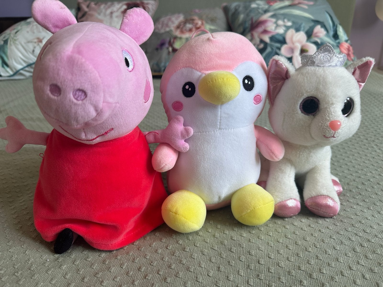 3 leuke knuffels: Peppa Pig, Pinguïn en Poes - Zo goed als n, Pinguïn, Ophalen of Verzenden, Roze, Peppa Pig