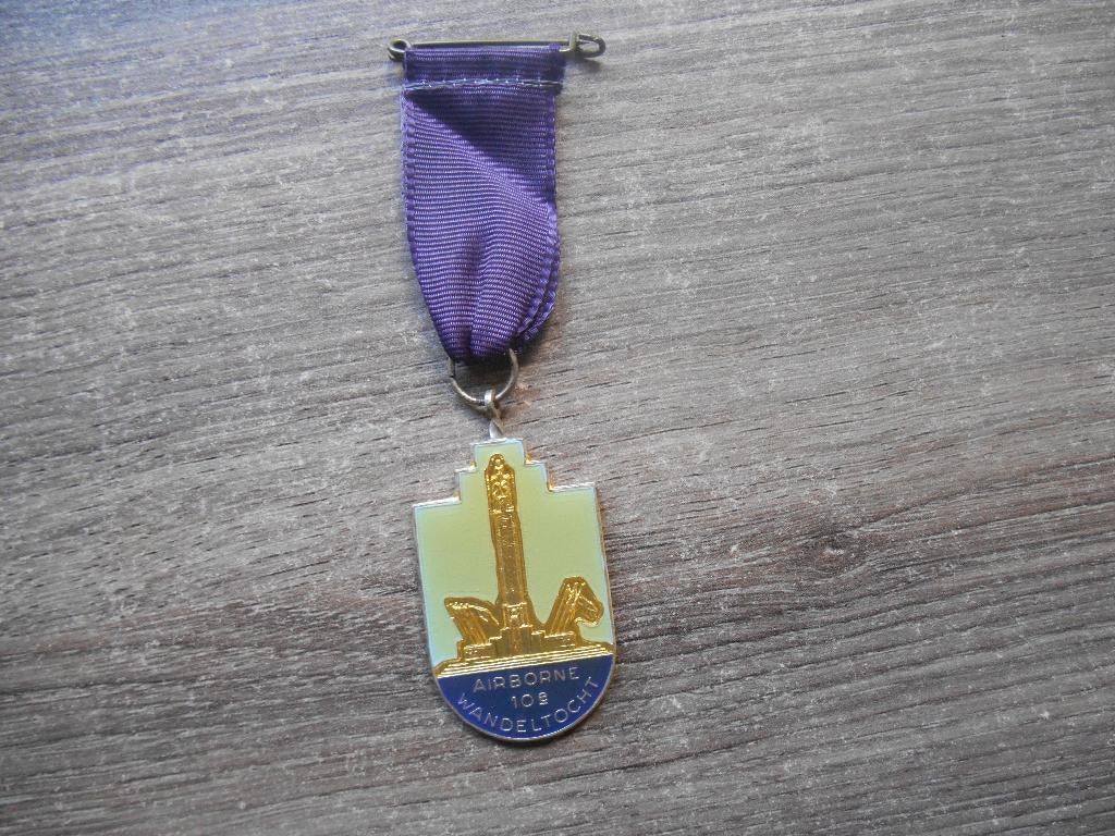 Airborne medaille voor de 10de keer lopen, Ophalen of Verzenden, Landmacht, Nederland, Lintje, Medaille of Wings