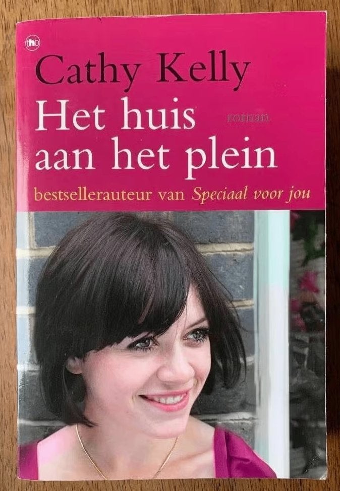 Het huis aan het plein; Cathy Kelly; 9789044342574; roman, Ophalen of Verzenden, Zo goed als nieuw
