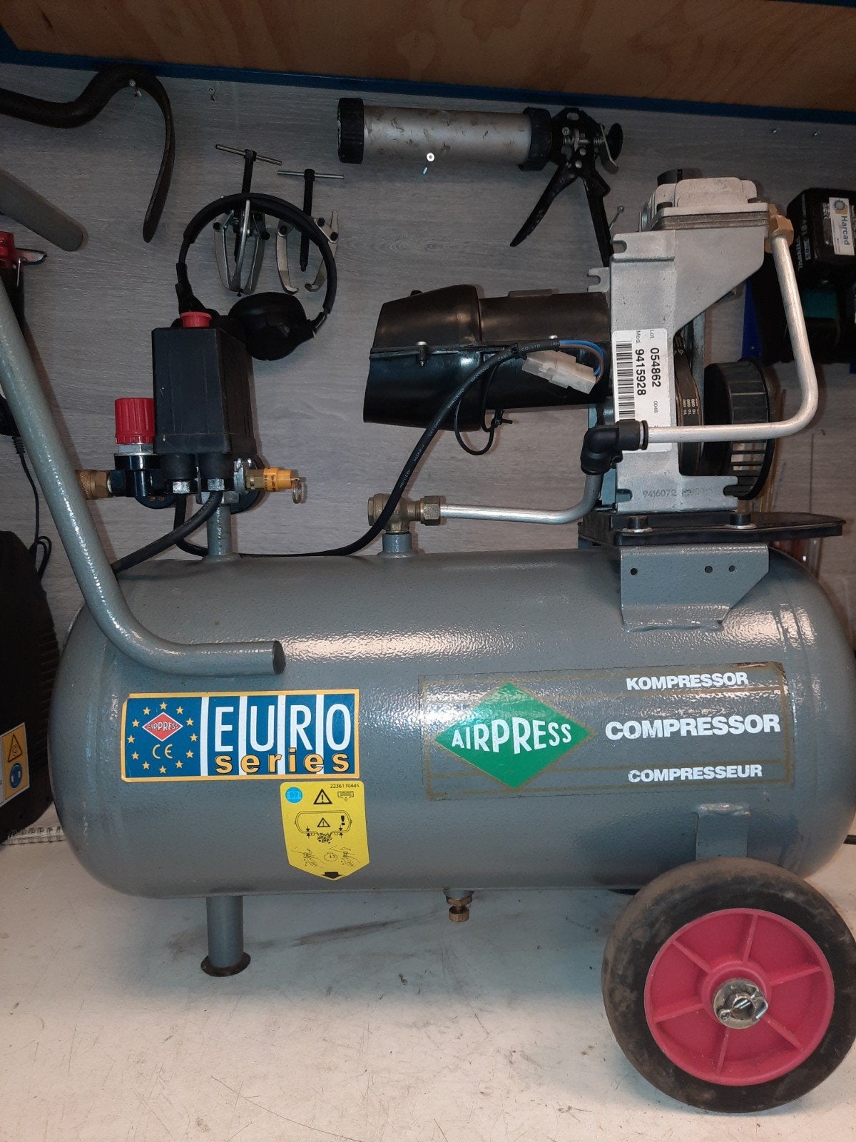 HLO compressor, Doe-het-zelf en Verbouw, Minder dan 25 liter, Ophalen, Gebruikt, 6 tot 10 bar
