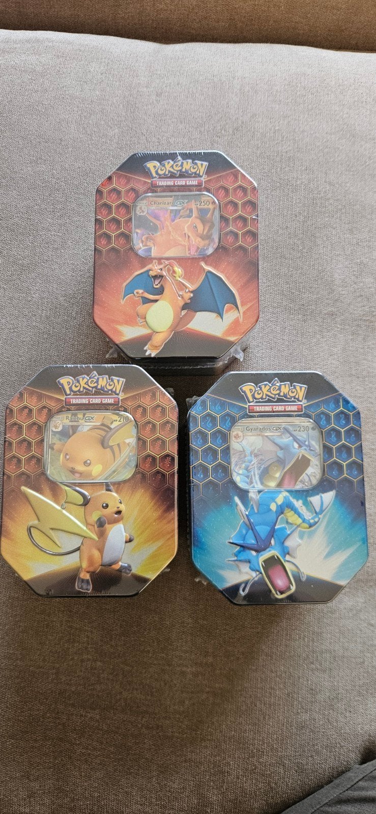 Pokemon hidden fates tin charizard gyrados raichu GX sealed, Hobby en Vrije tijd, Verzamelkaartspellen | Pokémon, Ophalen of Verzenden