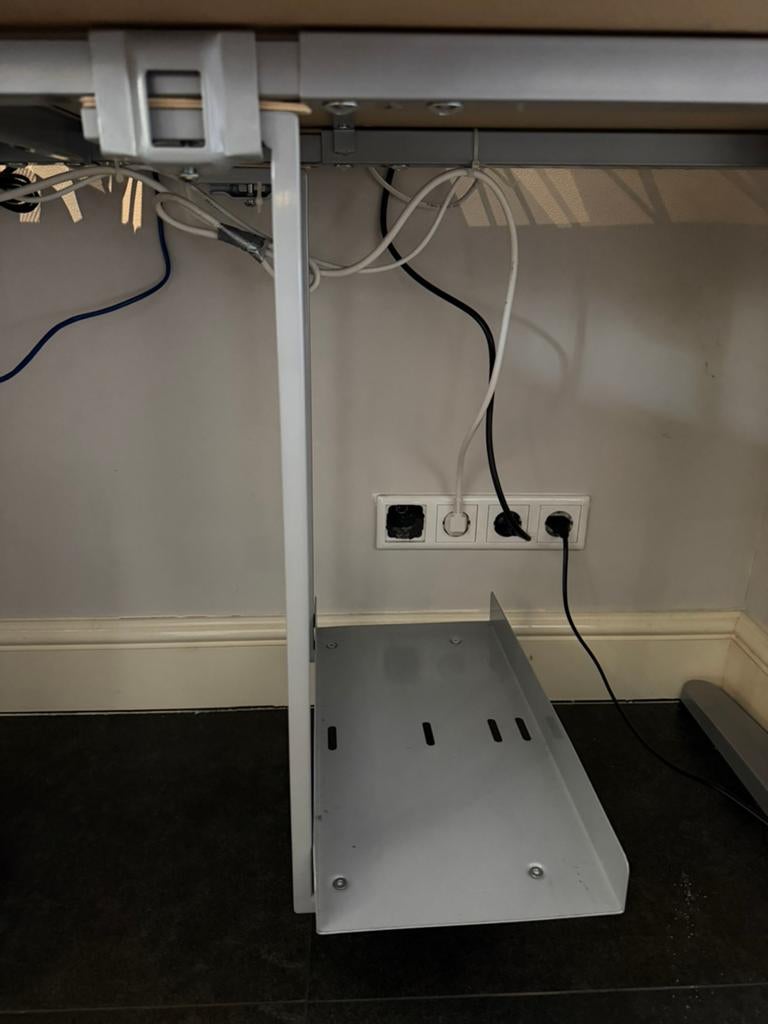 IKEA computer steun / houder voor onder bureau, Ophalen, Zo goed als nieuw