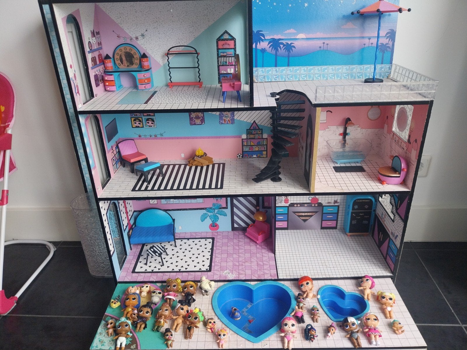 L.O.L. Surprise! OMG Huis met zwembaden en accessoires, Ophalen, Gebruikt, Poppenhuis