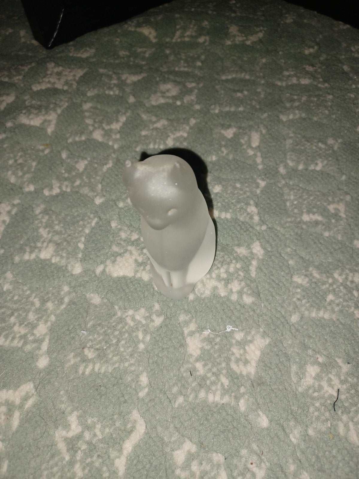 Glazen kattenbeeldje - Matglas decoratie, Verzamelen, Ophalen of Verzenden, Gebruikt, Hond of Kat, Beeldje of Figuurtje