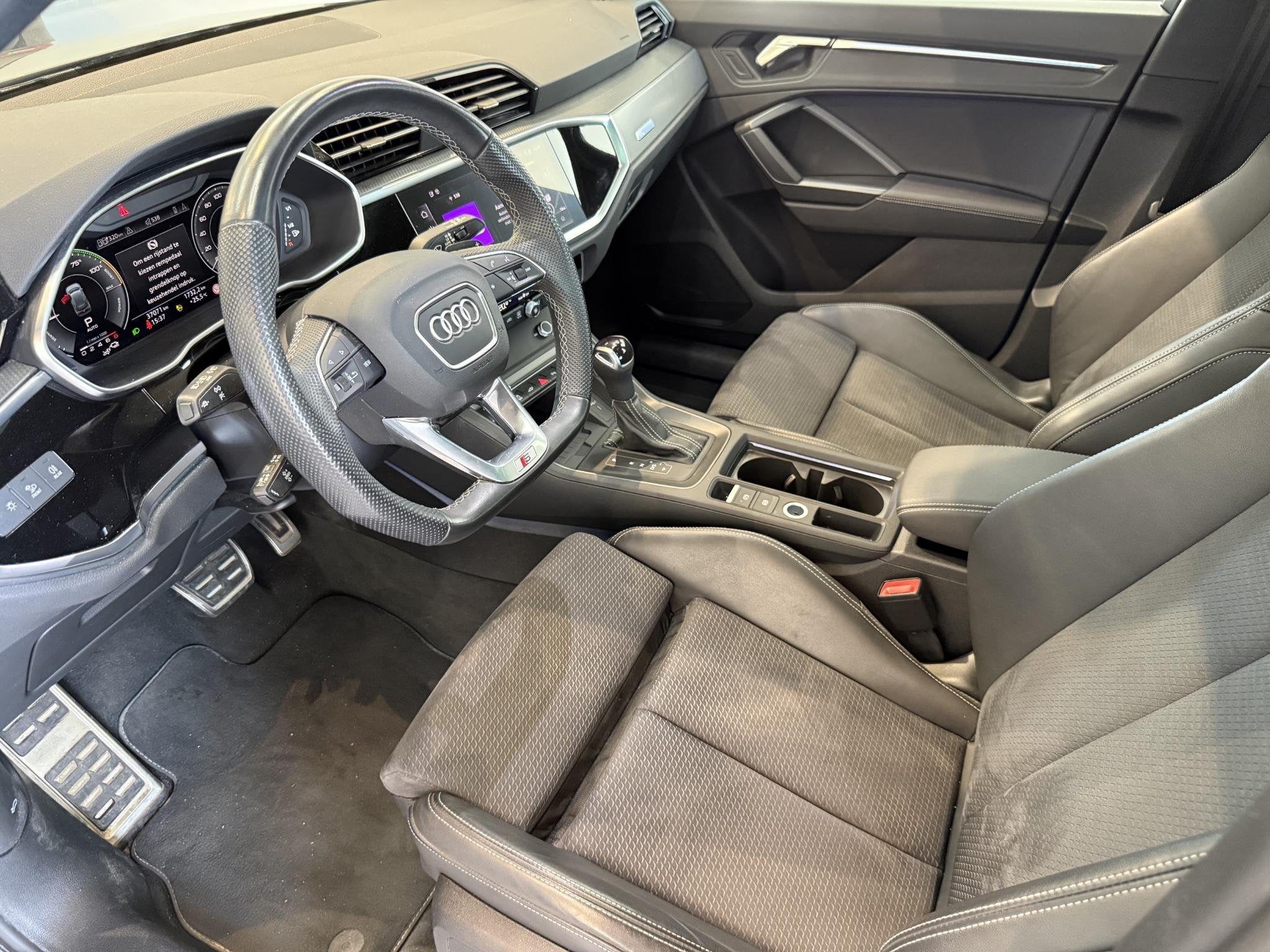 Audi Q3 45 TFSI e S edition | Pano | Trekhaak | 20 Inch 'Bla, Auto's, Audi, Gebruikt, Hybride Elektrisch/Benzine, 13 kWh, SUV of Terreinwagen