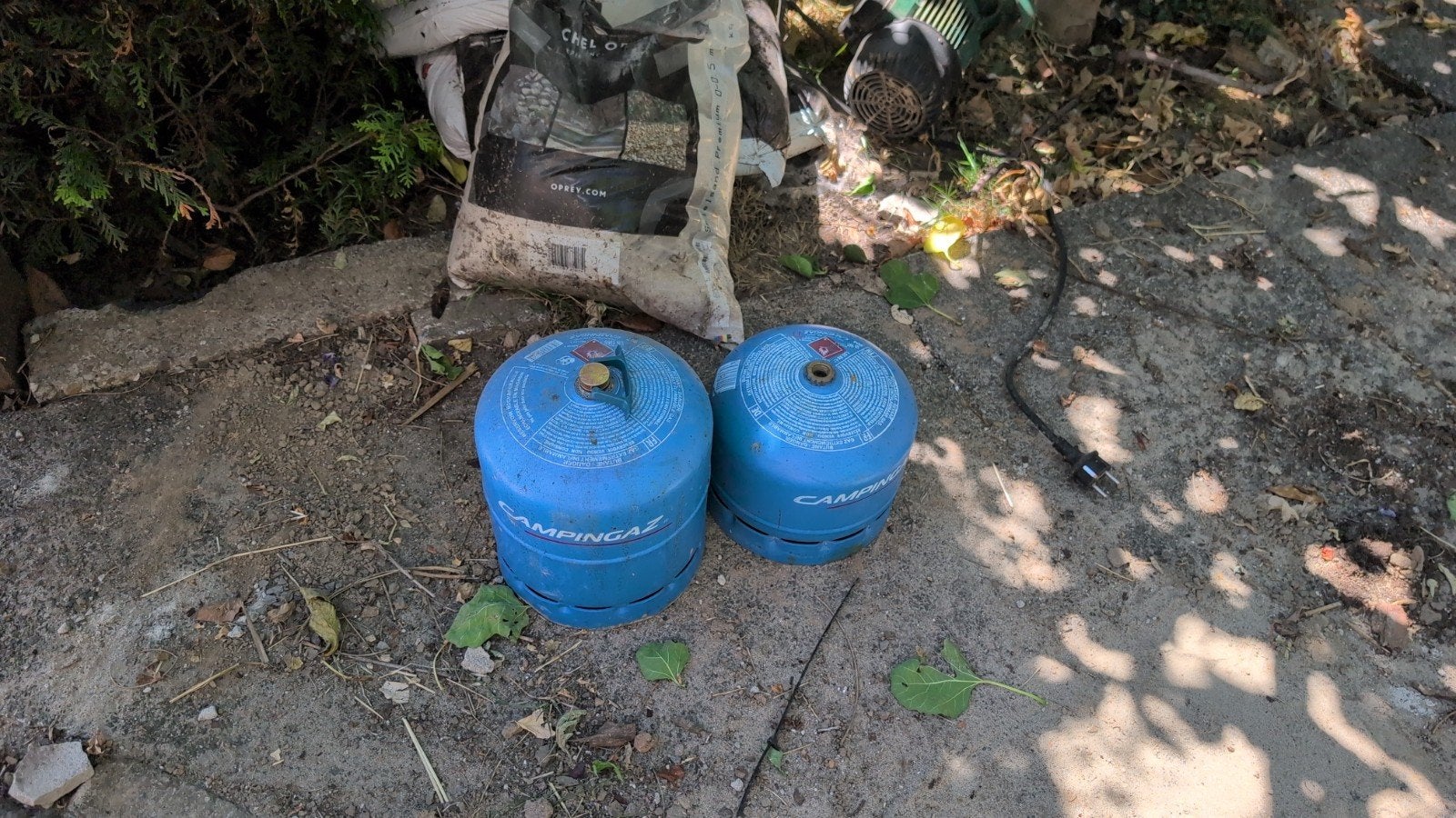2 lege Campingaz gasflesjes, Ophalen