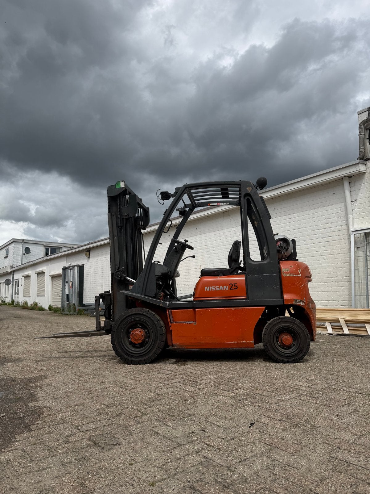Nissan 25 Heftruck op Gas - Betrouwbaar en Krachtig, 2000 tot 3000 kg, Ophalen, LPG, Heftruck