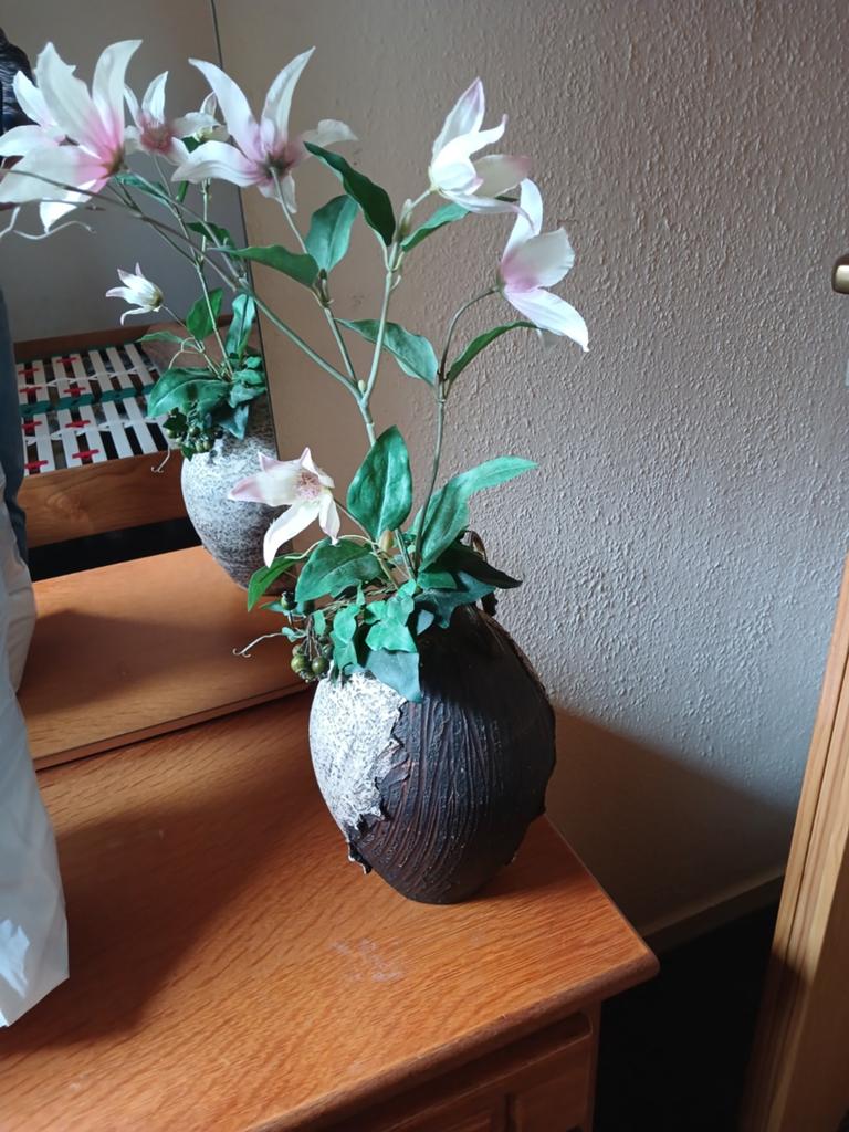 2x bloempot met kunstbloem, Huis en Inrichting, Woonaccessoires | Vazen, Ophalen, Zo goed als nieuw, Overige kleuren, Minder dan 50 cm