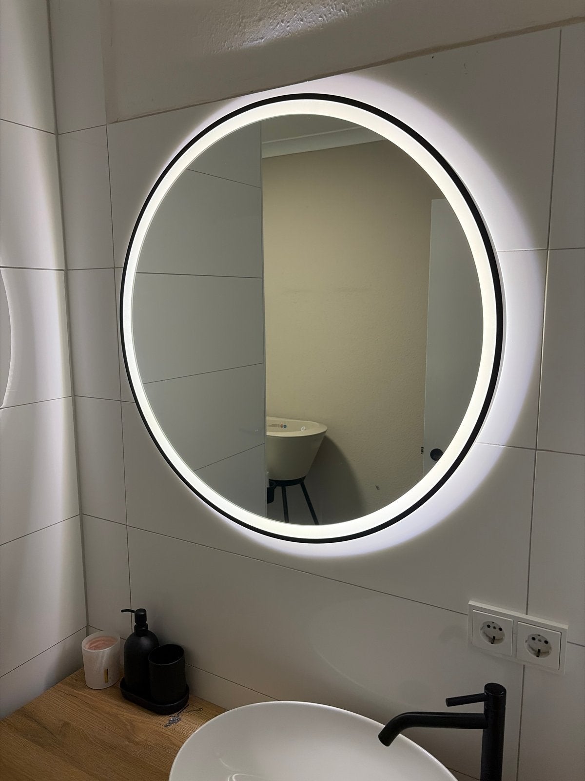 Moderne Badkamerspiegel met LED-verlichting - Rond 90 cm, Rond, Ophalen of Verzenden, Zo goed als nieuw, 75 tot 100 cm