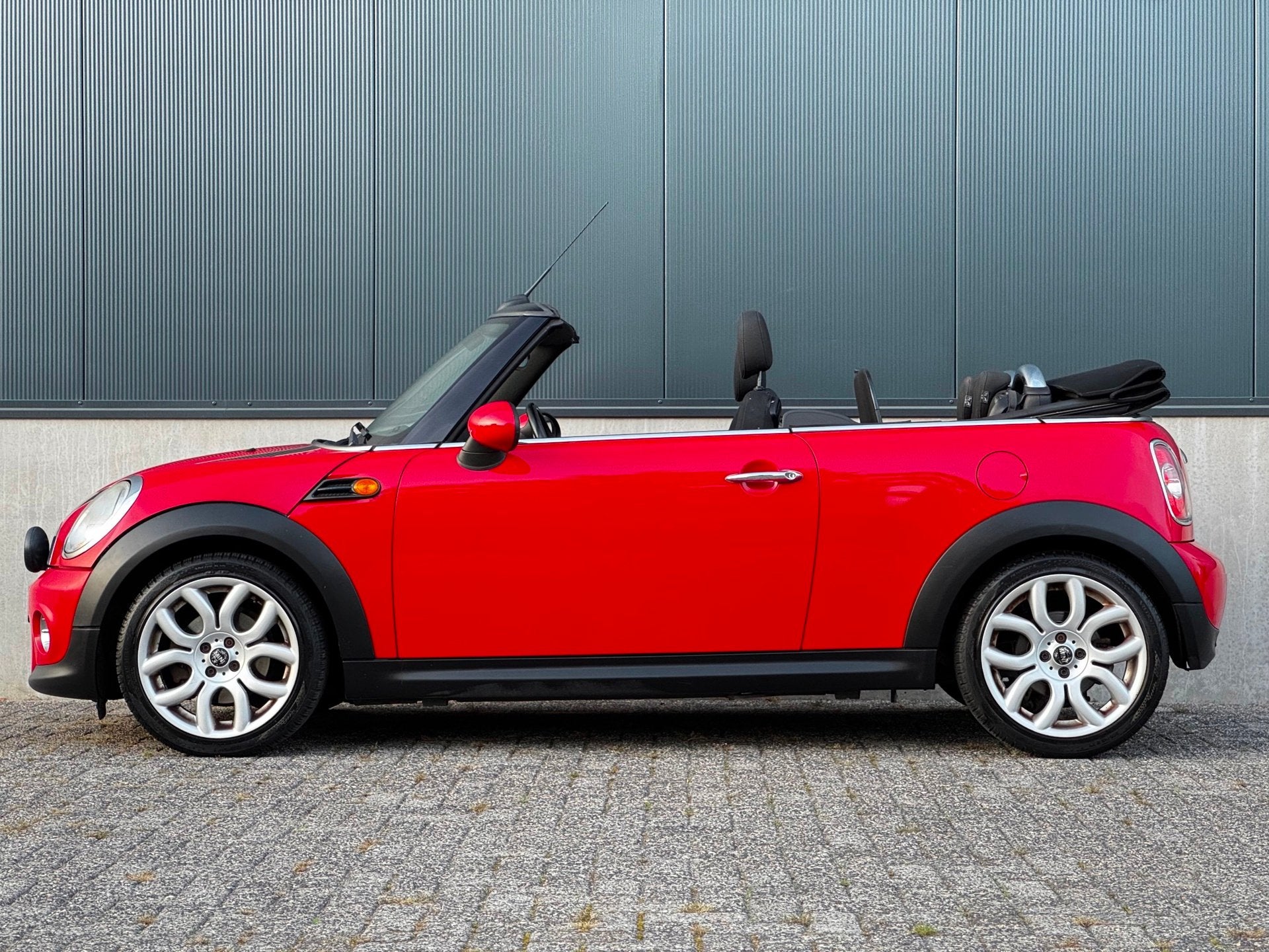 Mini Cabrio 1.6 Cooper Chili|NAVI|HALFLEDER|STOELVERW|PDC|BO, Auto's, Gebruikt, 4 cilinders, Cabriolet, 4 stoelen