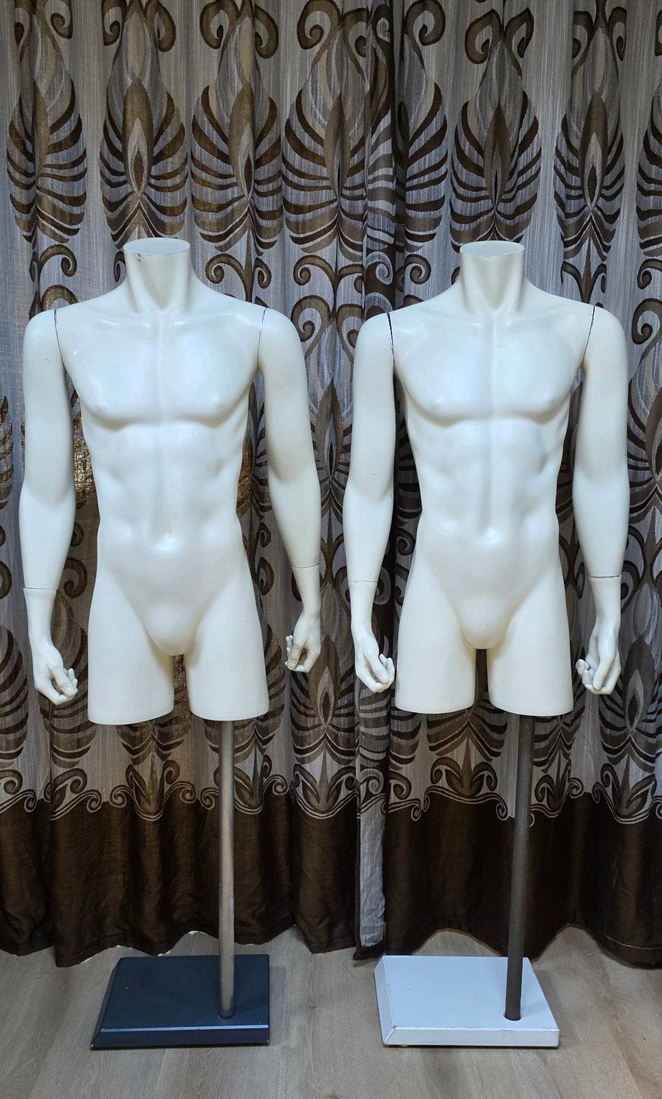 2 mooie etalagepoppen, mannequins, torso's, Ophalen, Paspop