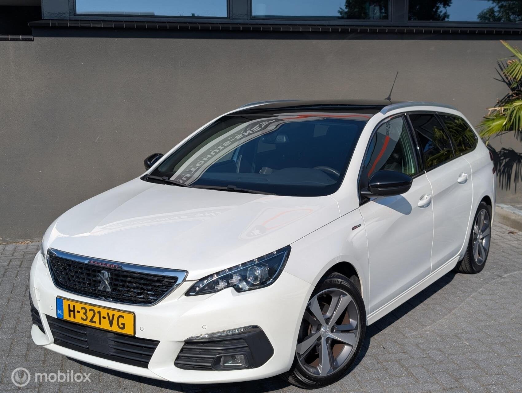 Peugeot 308 SW 1.2 PureTech GT-Line | Pano | Automaat, Gebruikt, Euro 6, 1199 cc, Wit