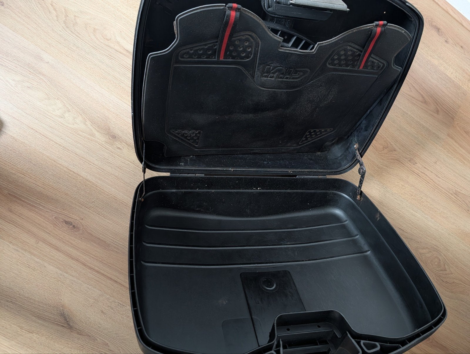 Givi Monolock topkoffer met sleutel, Ophalen, Gebruikt