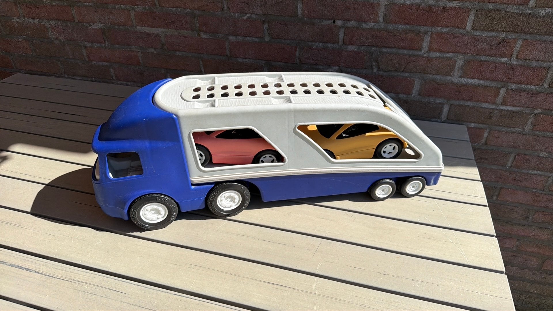 Little Tikes vrachtwagen met twee autos, Ophalen, Zo goed als nieuw